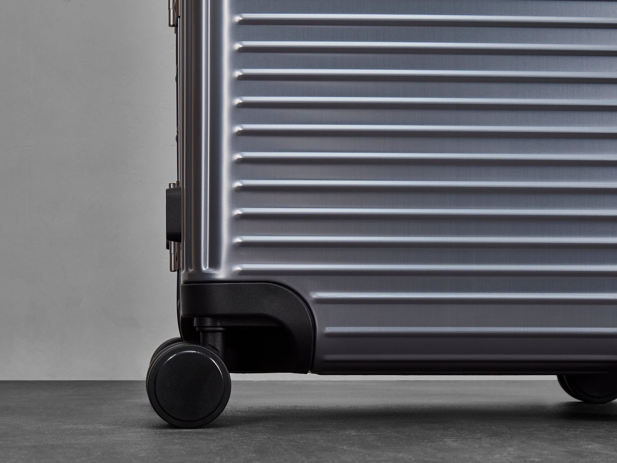Rock Axel Large Suitcase