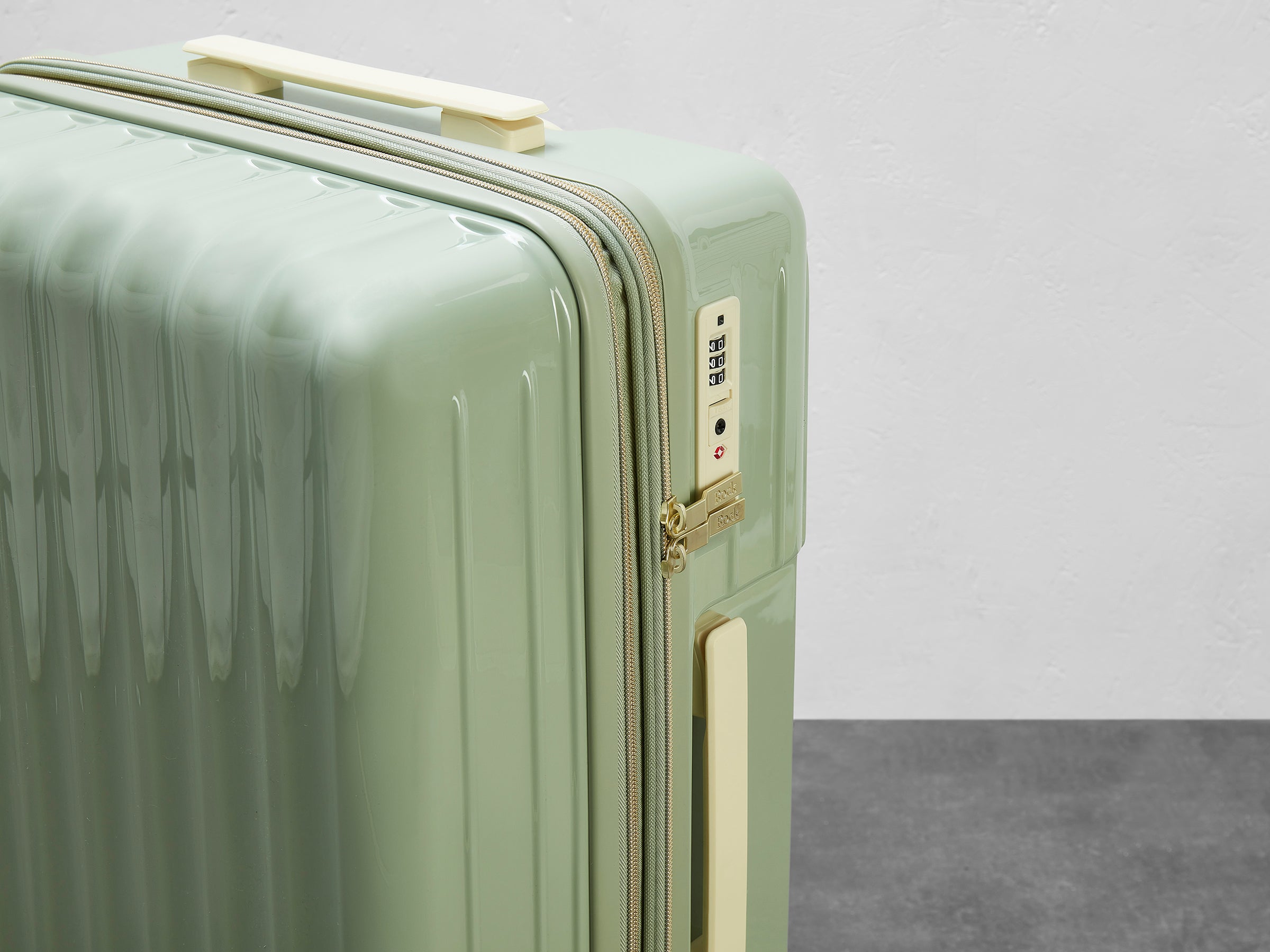 Rock Primrose Medium Suitcase