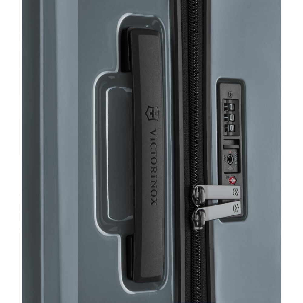Victorinox Airox Spinner 69cm