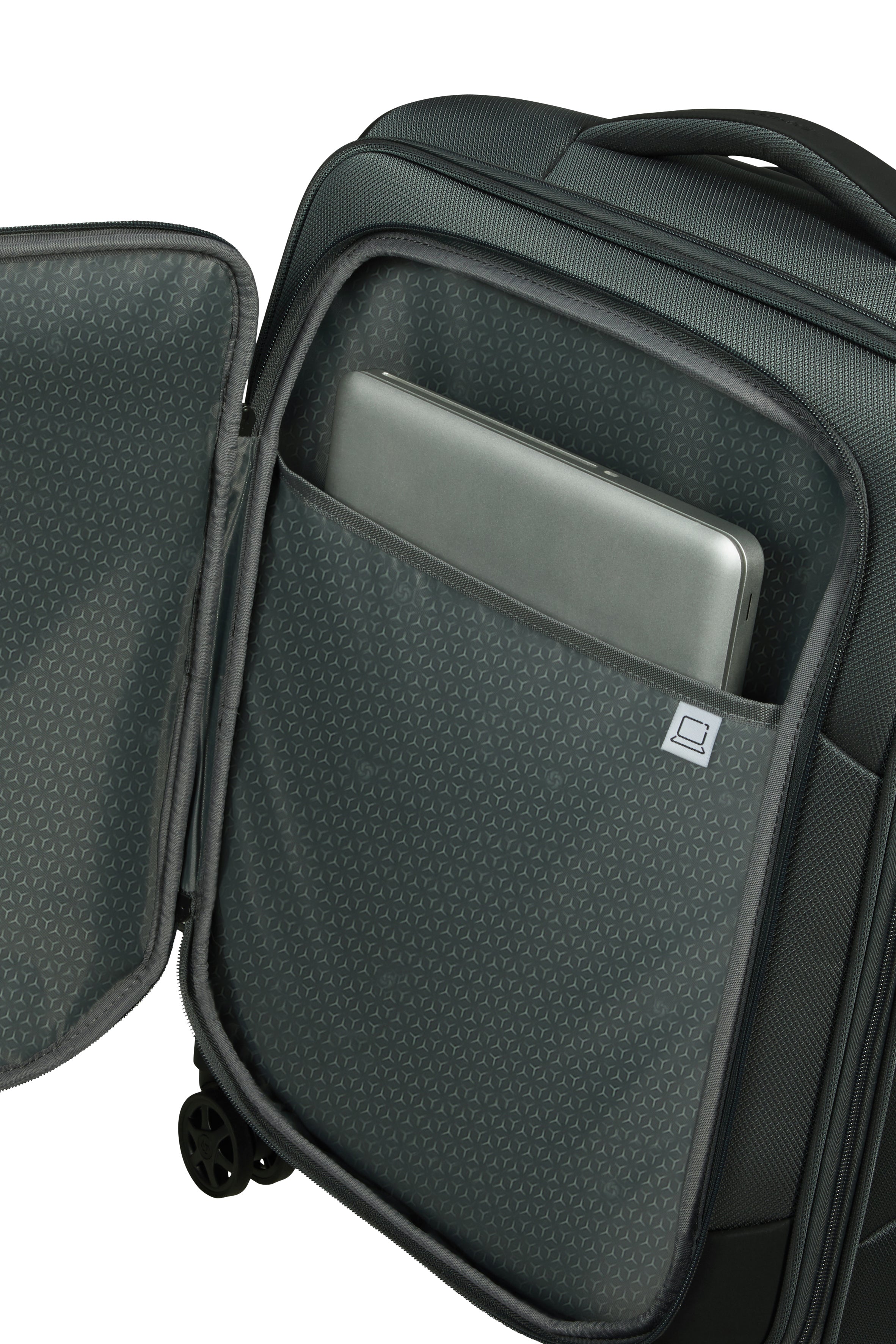 Samsonite Respark 79cm Expandable Spinner
