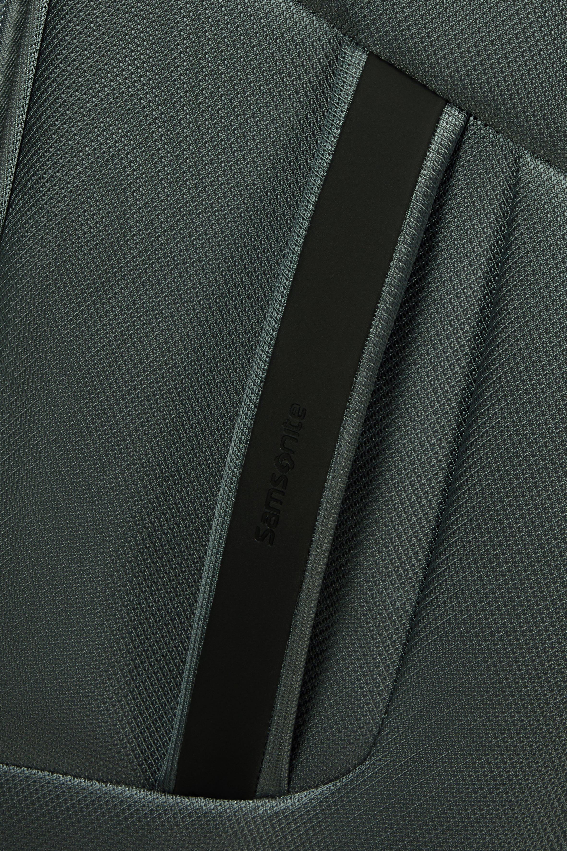 Samsonite Respark 79cm Expandable Spinner
