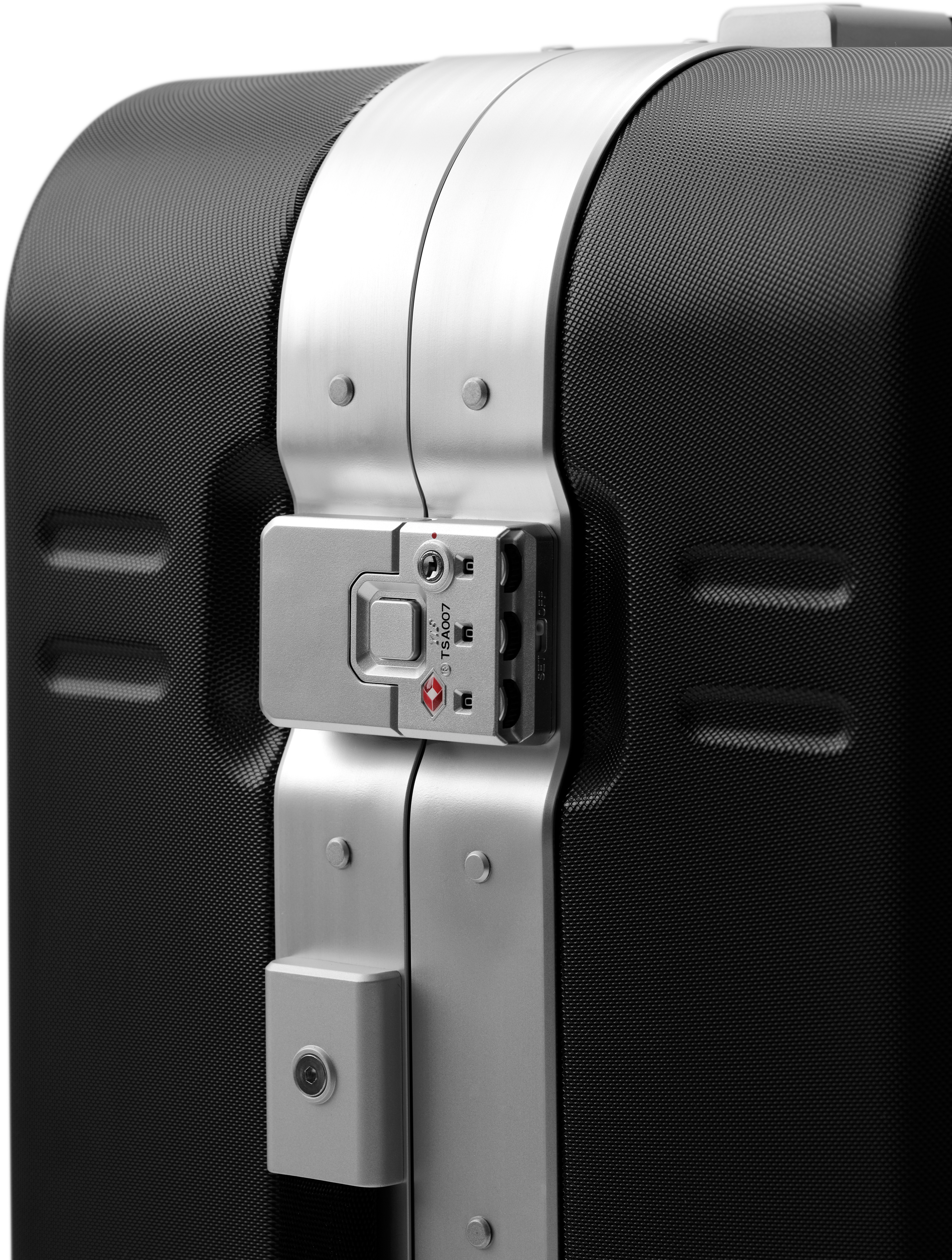 D_b_ Ramverk Pro Check-in Luggage Medium 68cm