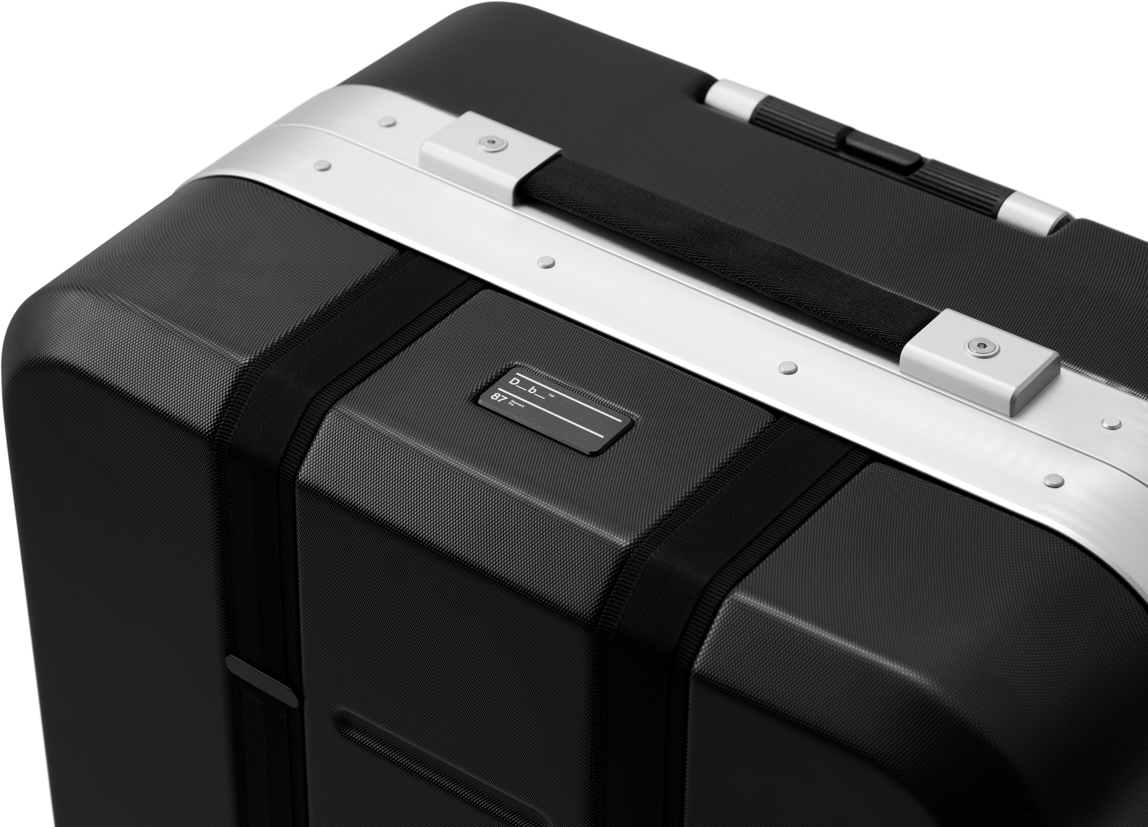 D_b_ Ramverk Pro Check-in Luggage Medium 68cm