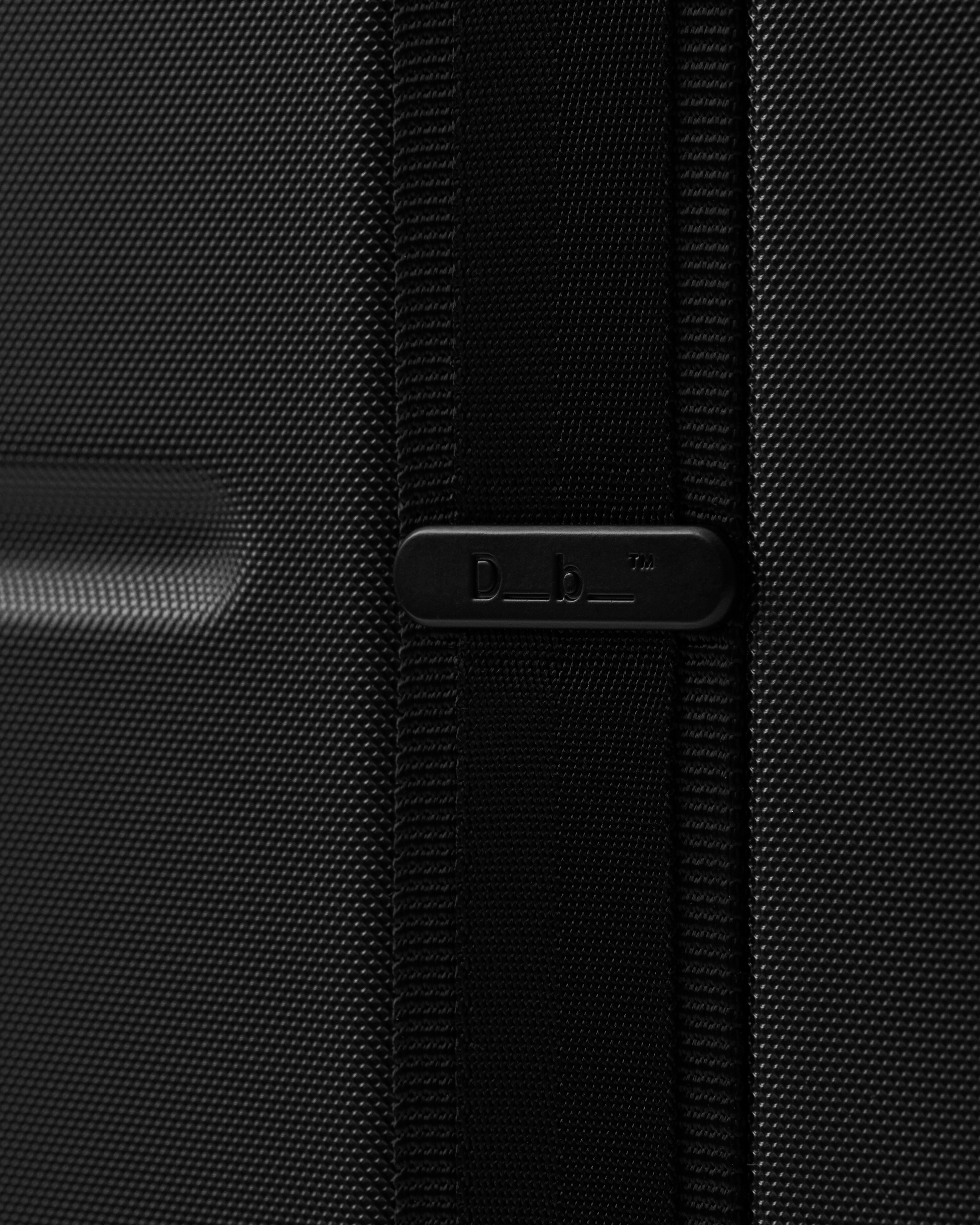 D_b_ Ramverk Pro Check-in Luggage Medium 68cm