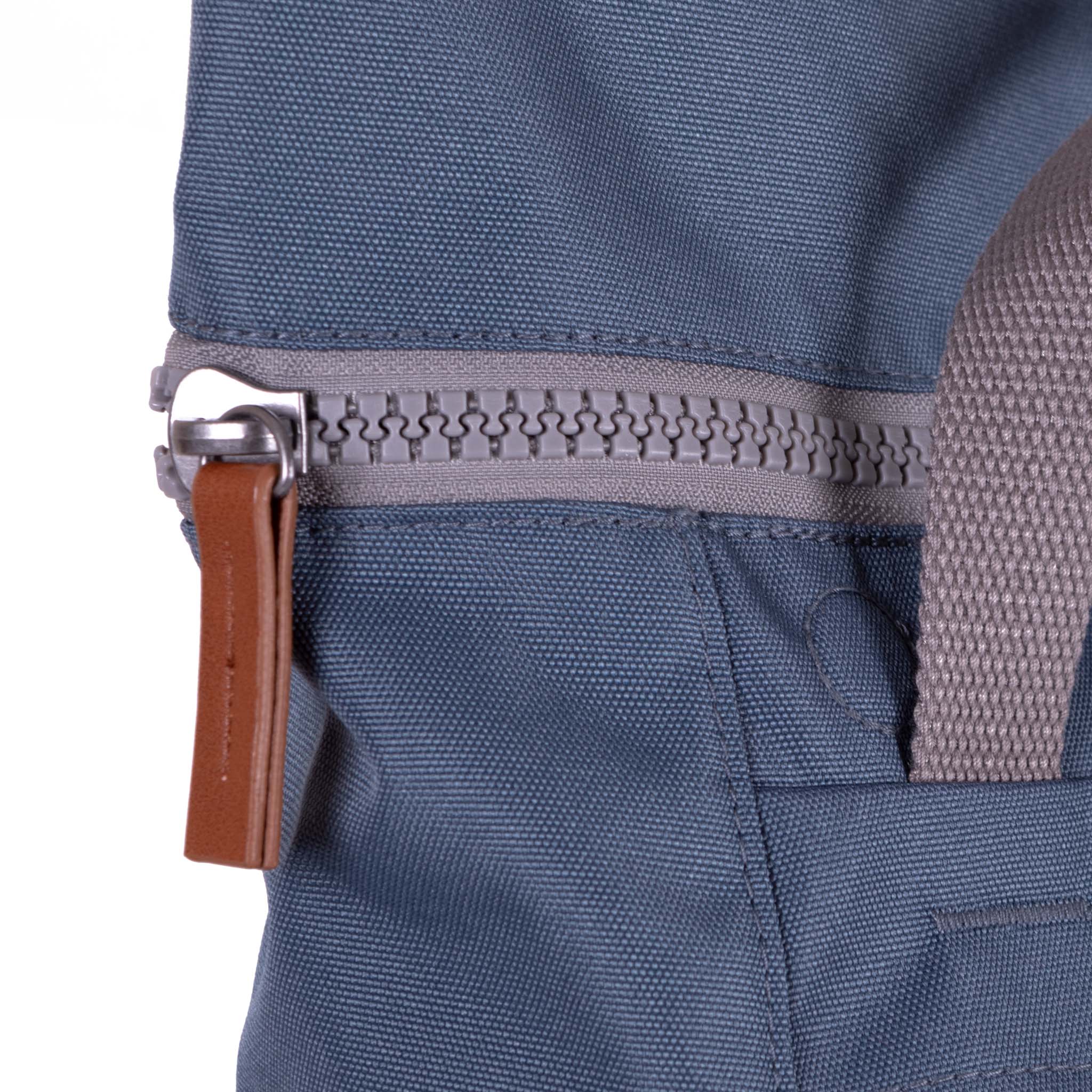 Roka Finchley A Medium Sustainable Canvas