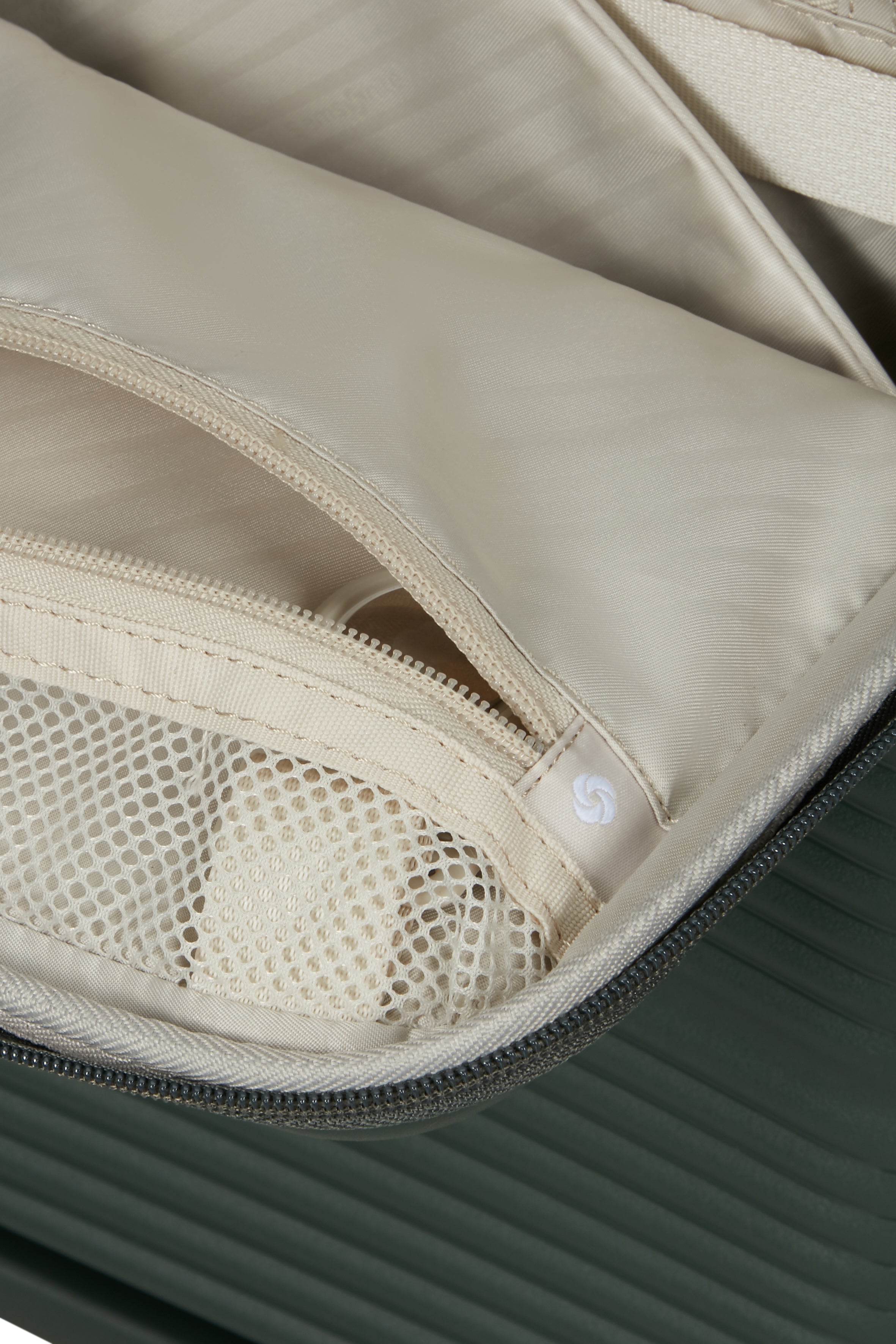 Samsonite Paralux Spinner Expandable Cabin 55cm