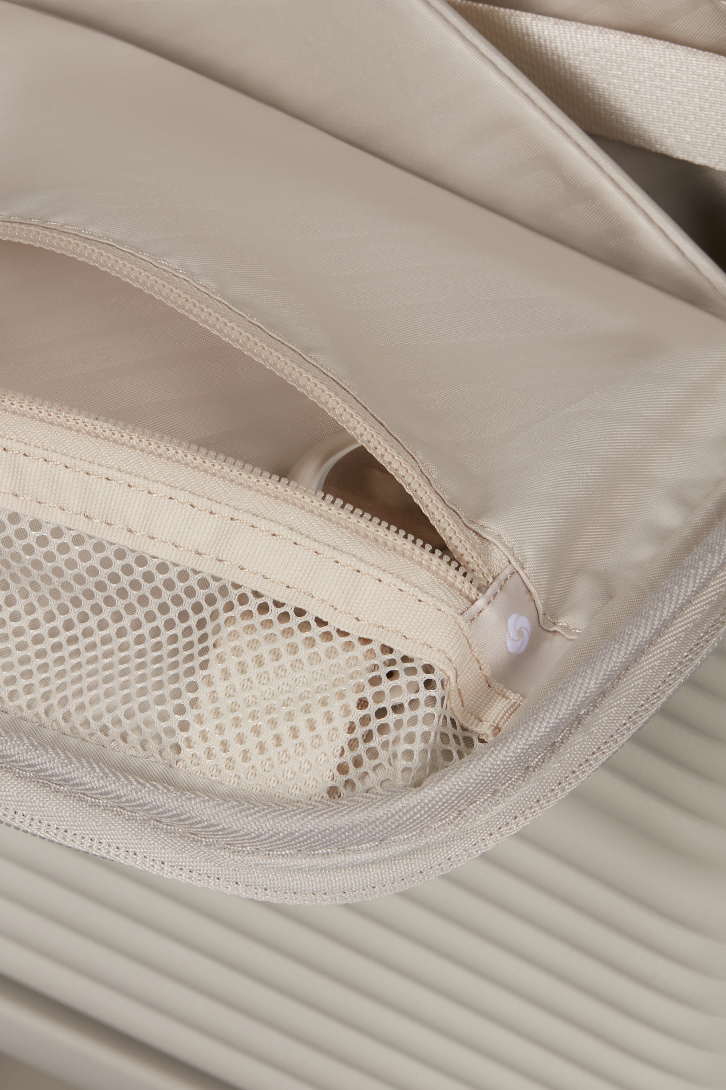 Samsonite Paralux Spinner Expandable Cabin 55cm