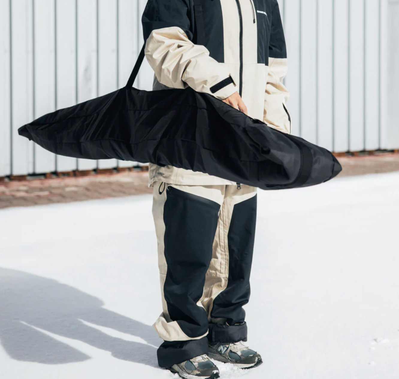 D_b_ Snow Essential Snowboard Bag
