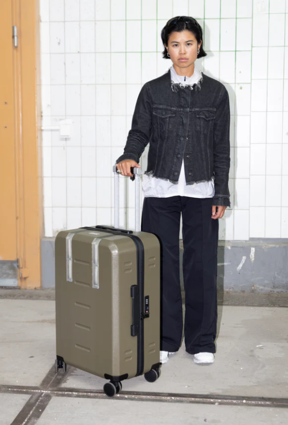 D_b_ Ramverk Check-in 4 Wheel Luggage Medium - 67cm