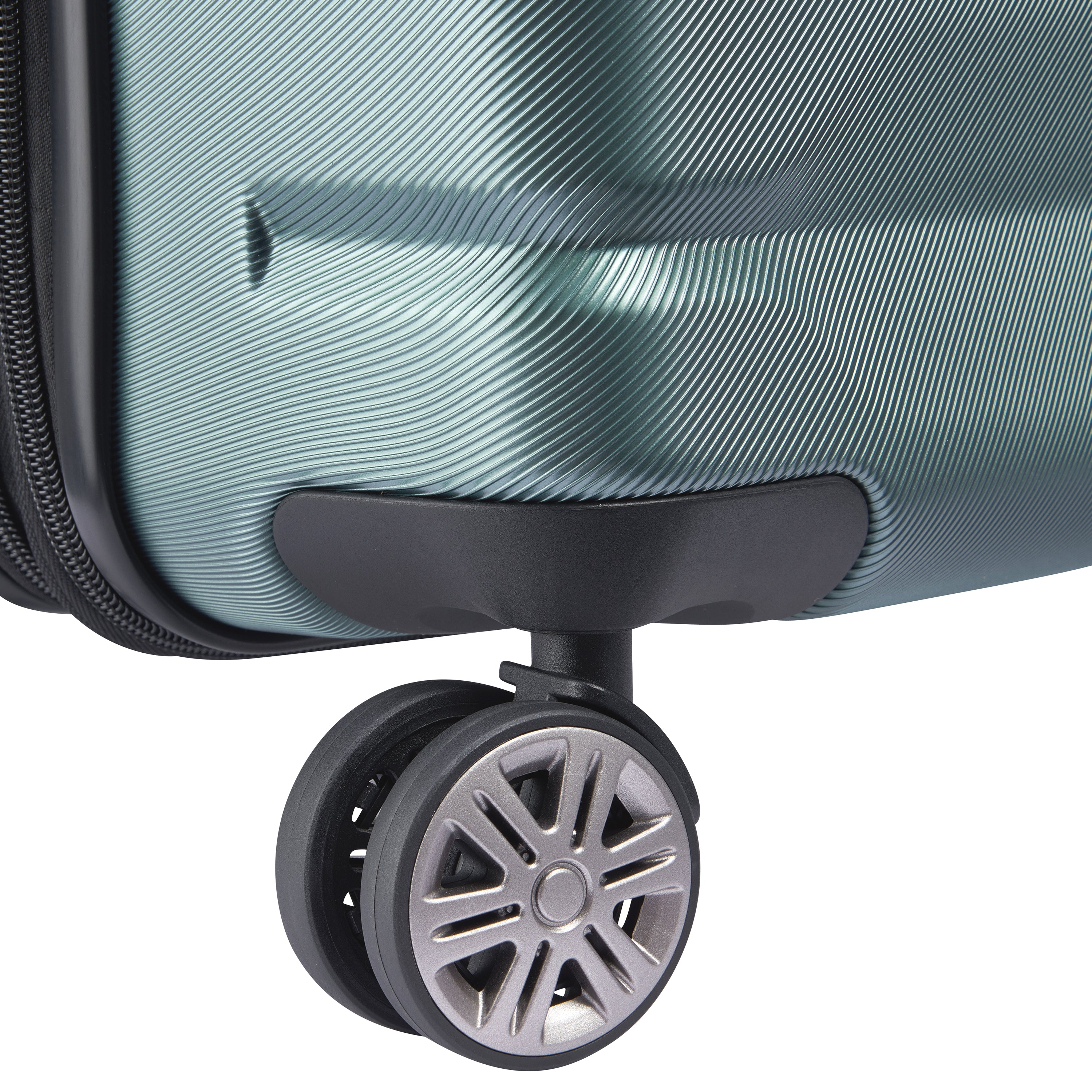 Delsey Air Armour 4 Wheel Expandable Suitcase - 68cm