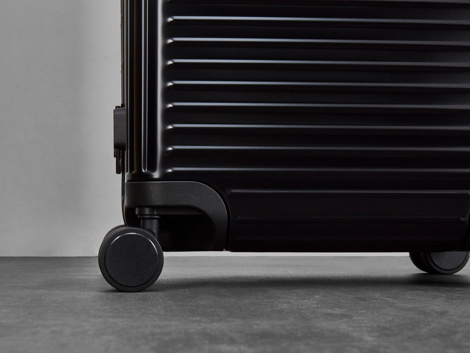 Rock Axel Large Suitcase
