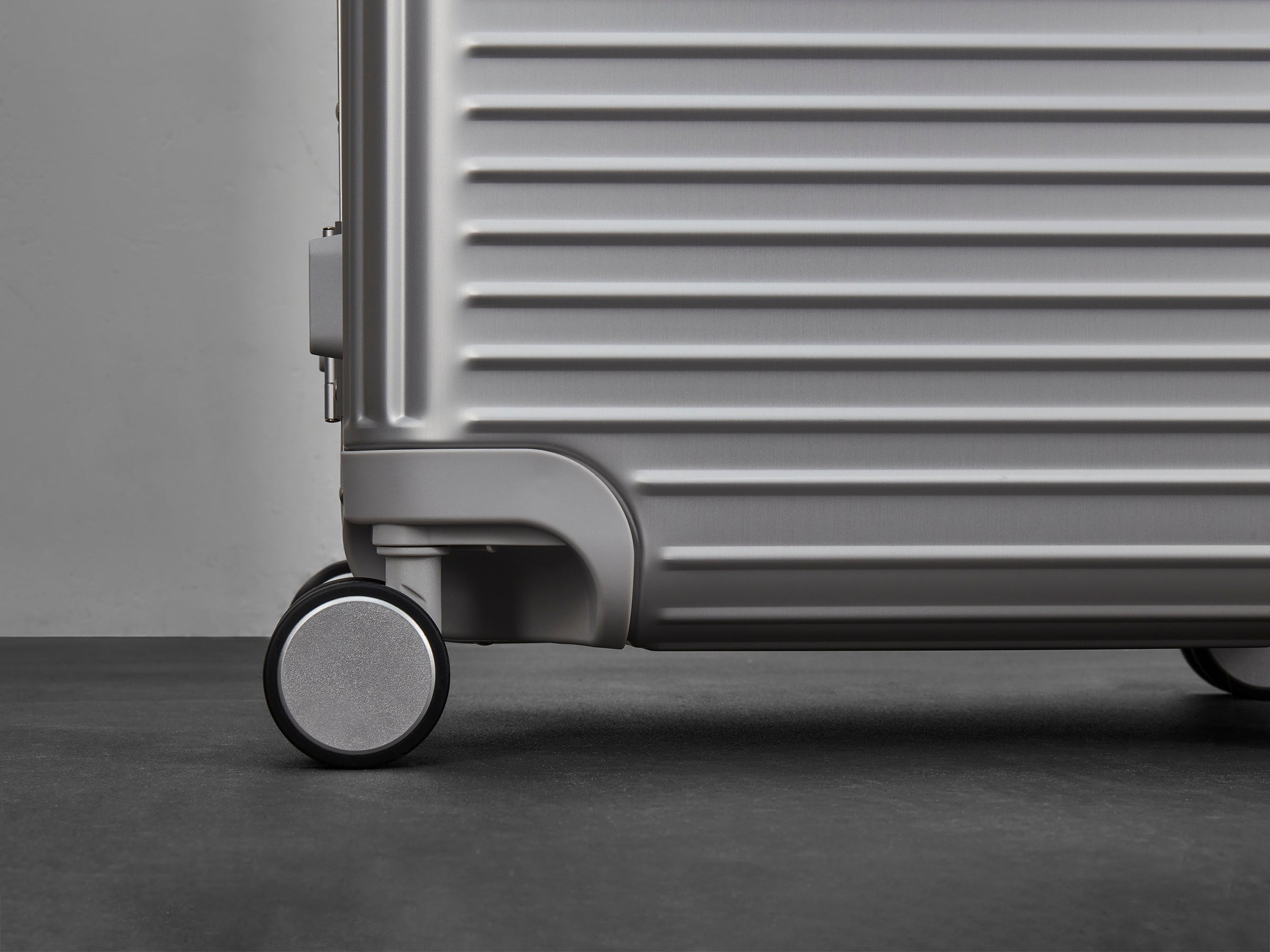Rock Axel Large Suitcase