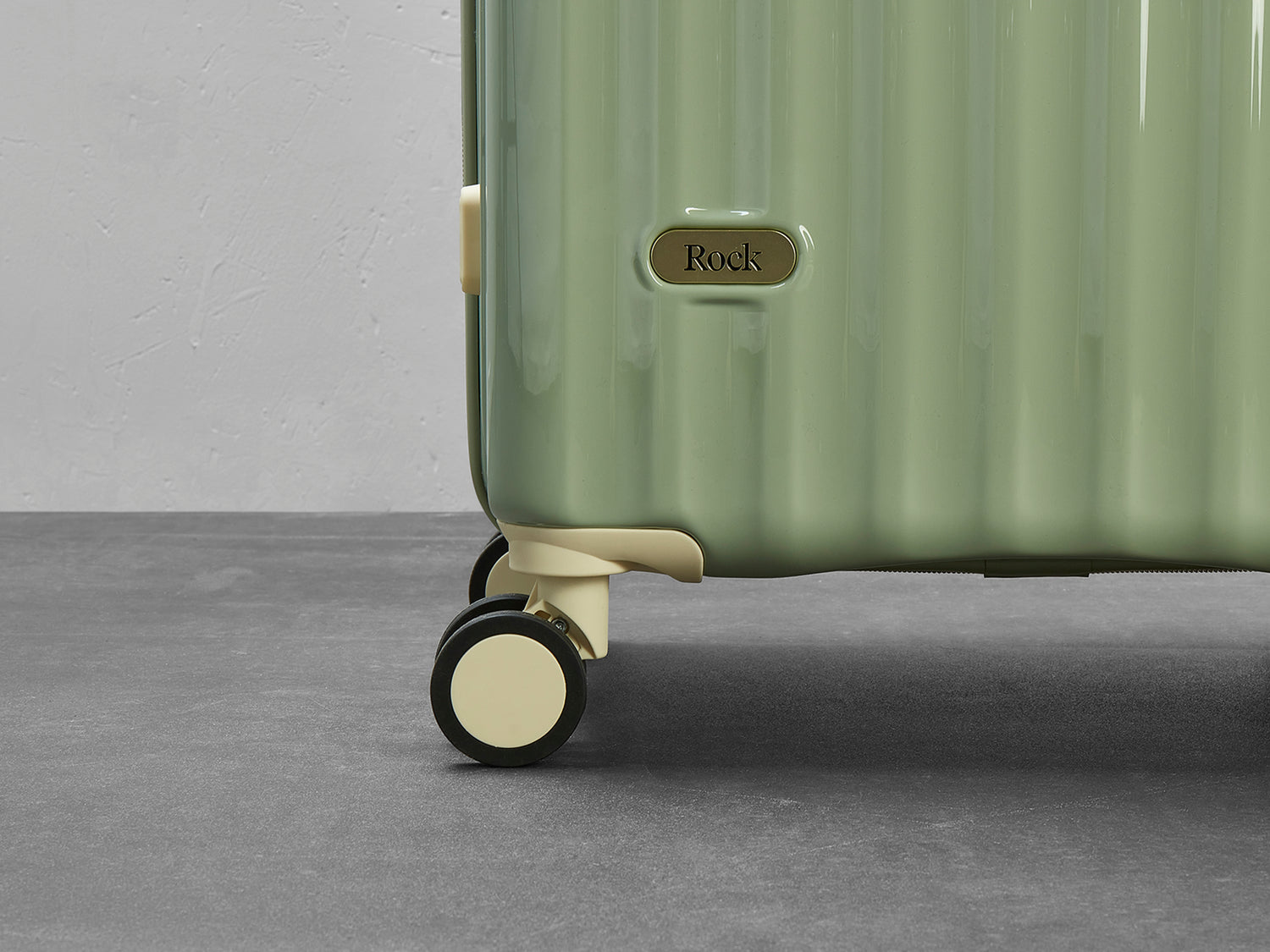 Rock Primrose Medium Suitcase