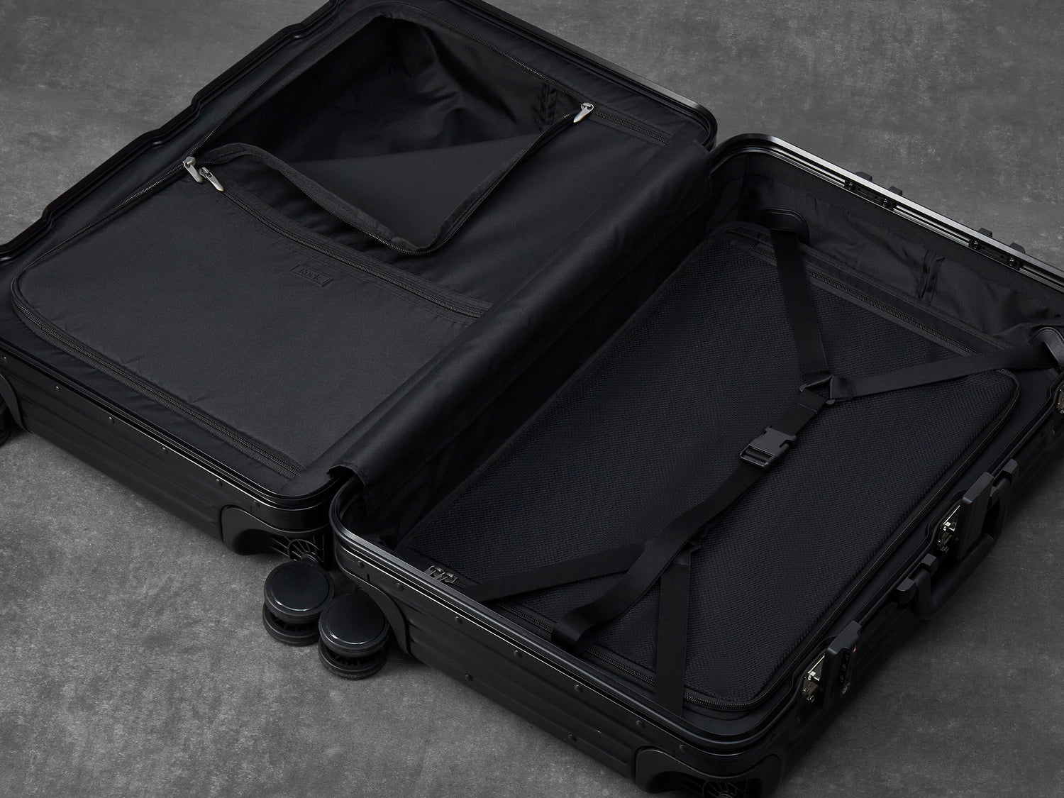 Rock Axel Large Suitcase
