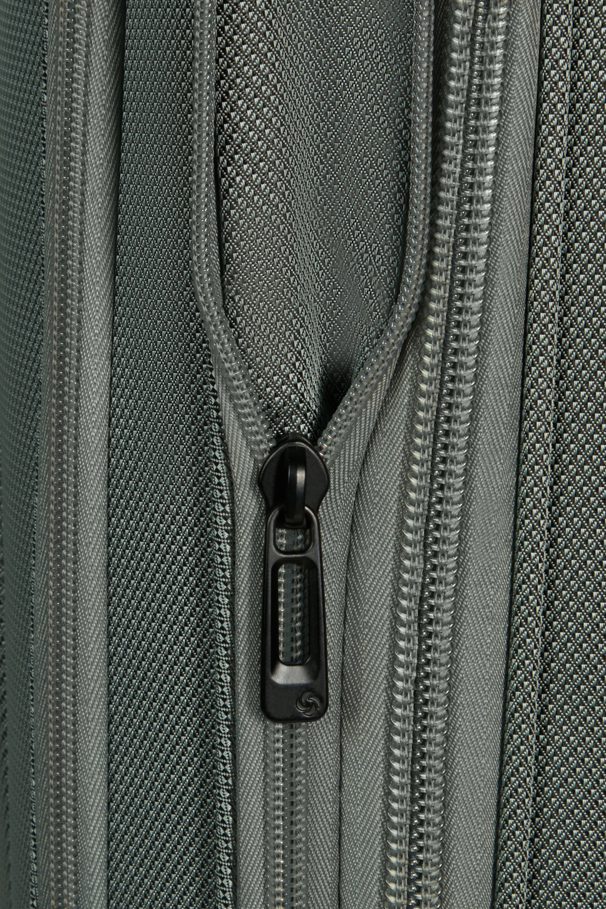 Samsonite Respark 67cm Expandable Spinner