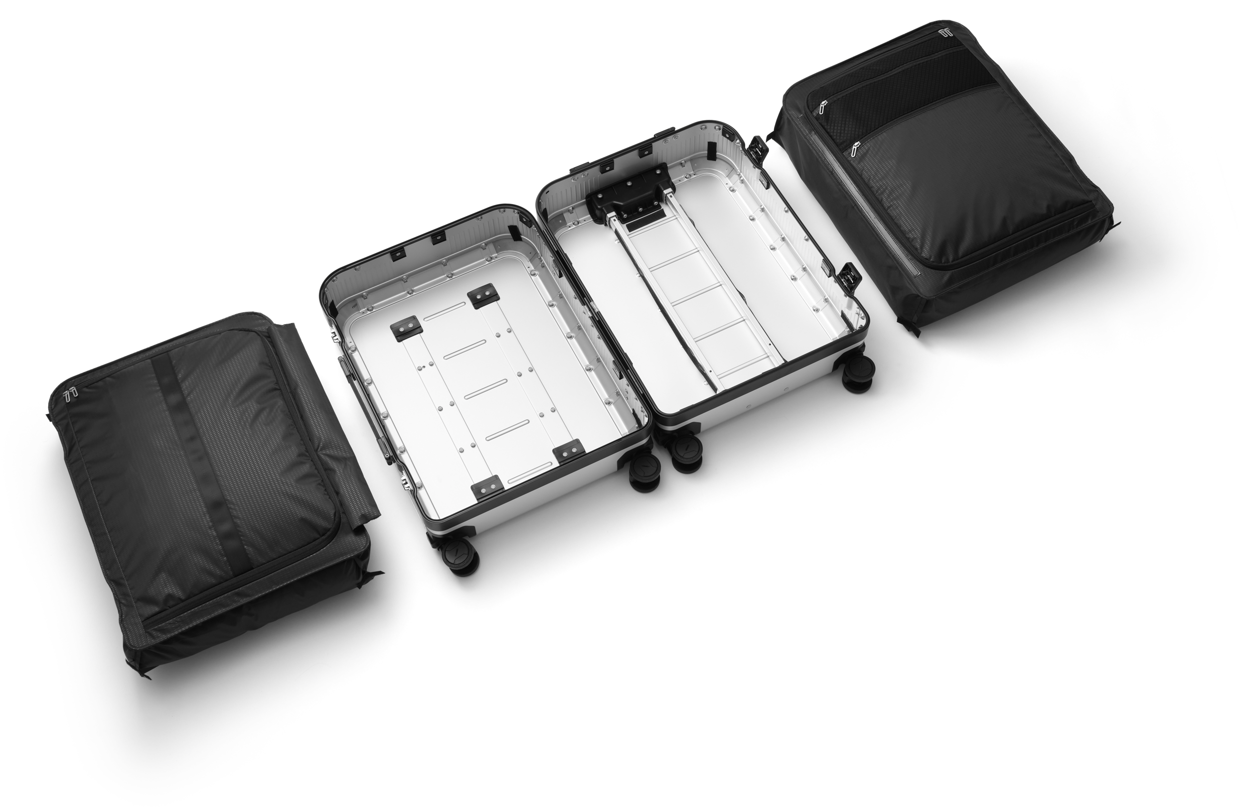 D_b_ Ramverk Alu Check-in Luggage Medium