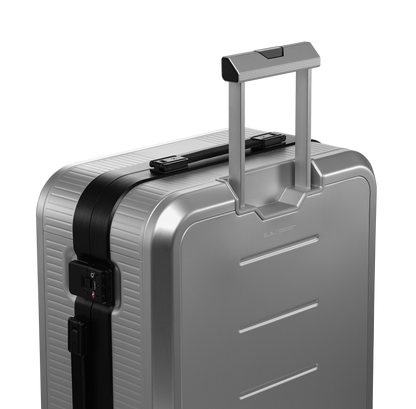 D_b_ Ramverk Alu Check-in Luggage Medium