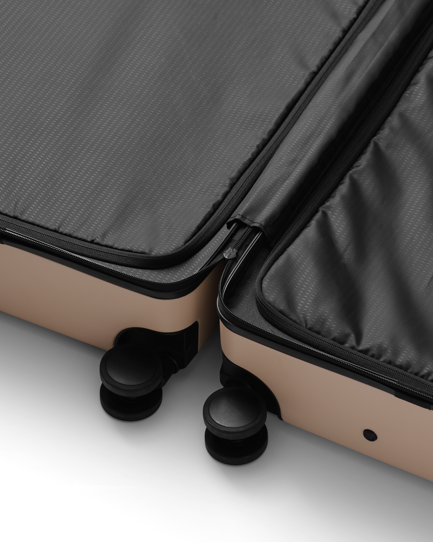 D_b_ Ramverk Check-in 4 Wheel Luggage Large - 78cm