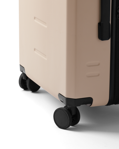 D_b_ Ramverk Check-in 4 Wheel Luggage Medium - 67cm