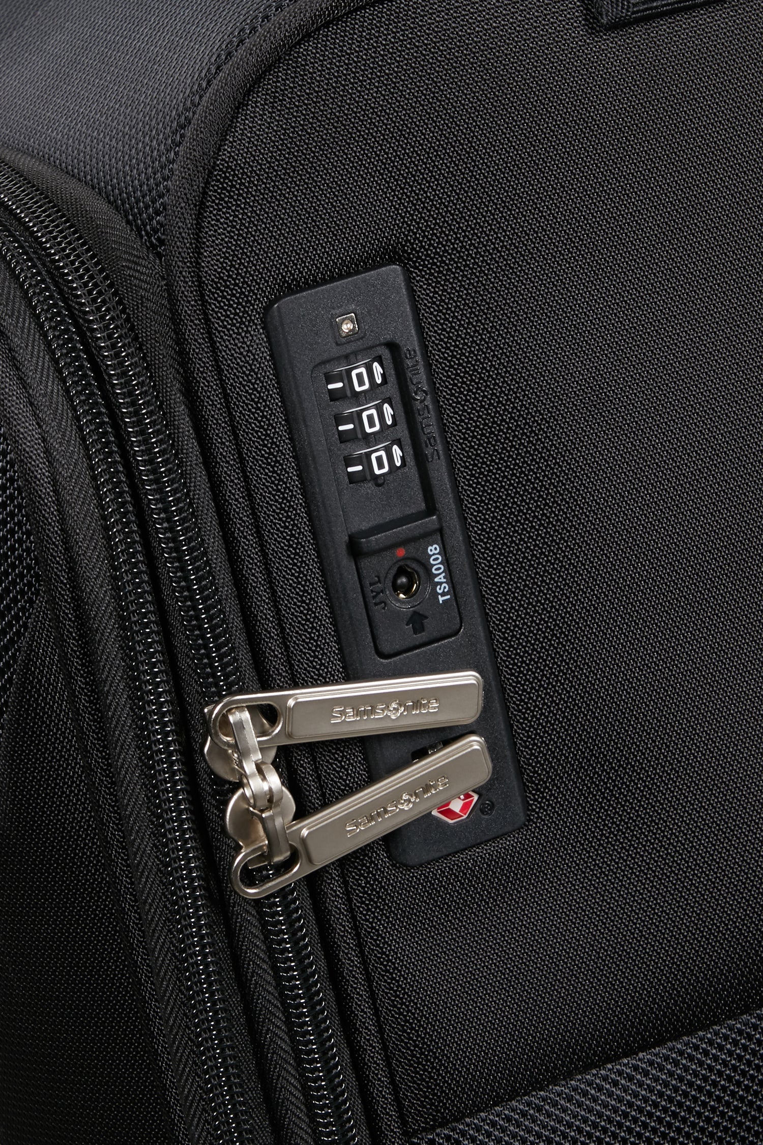 Samsonite Base Breeze 4 Wheel Exp Medium Suitcase - 67cm