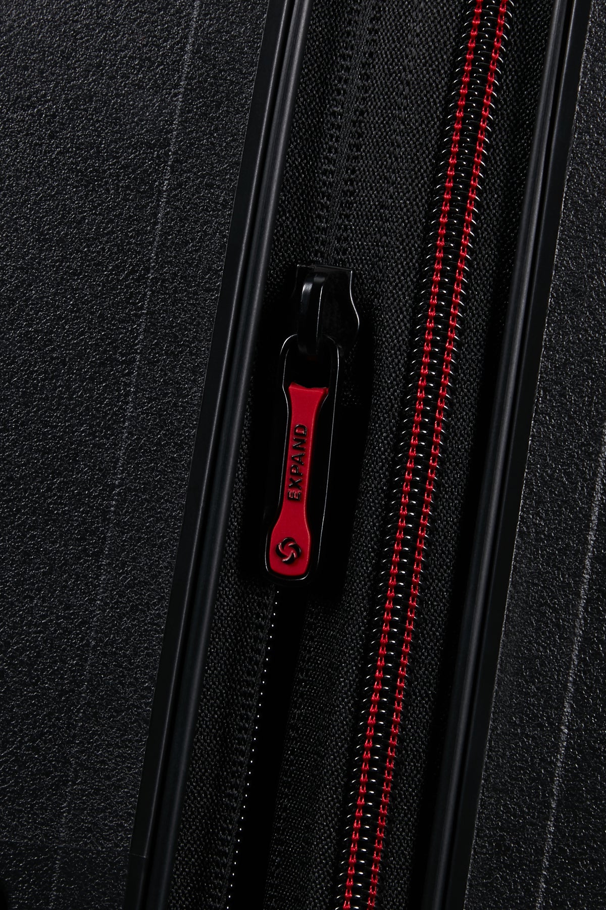Samsonite Essens Expandale 55cm Spinner