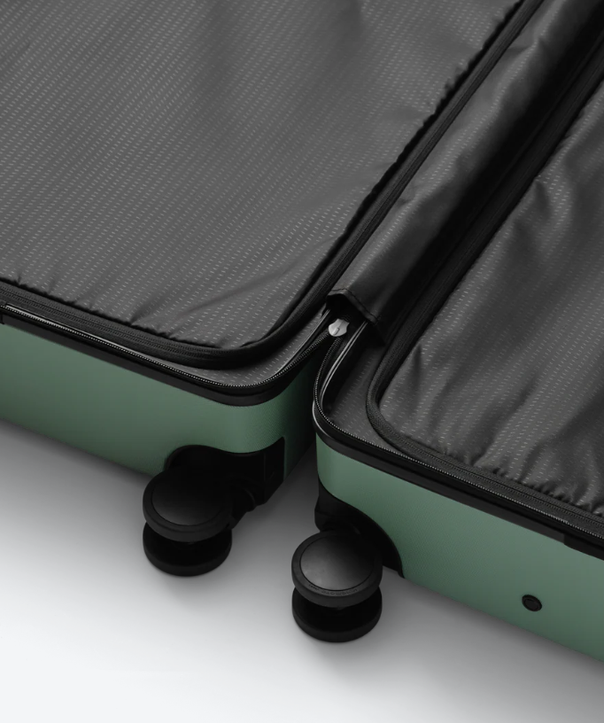 D_b_ Ramverk Check-in 4 Wheel Luggage Medium - 67cm