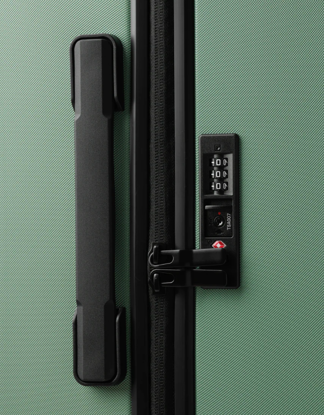 D_b_ Ramverk Check-in 4 Wheel Luggage Medium - 67cm