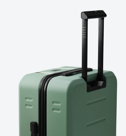 D_b_ Ramverk Check-in 4 Wheel Luggage Medium - 67cm