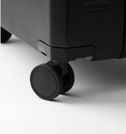 D_b_ Ramverk Check-in 4 Wheel Luggage Medium - 67cm