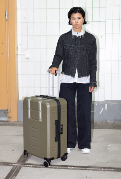 D_b_ Ramverk Check-in 4 Wheel Luggage Medium - 67cm