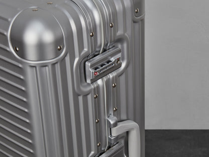 Rock Axel Medium Suitcase