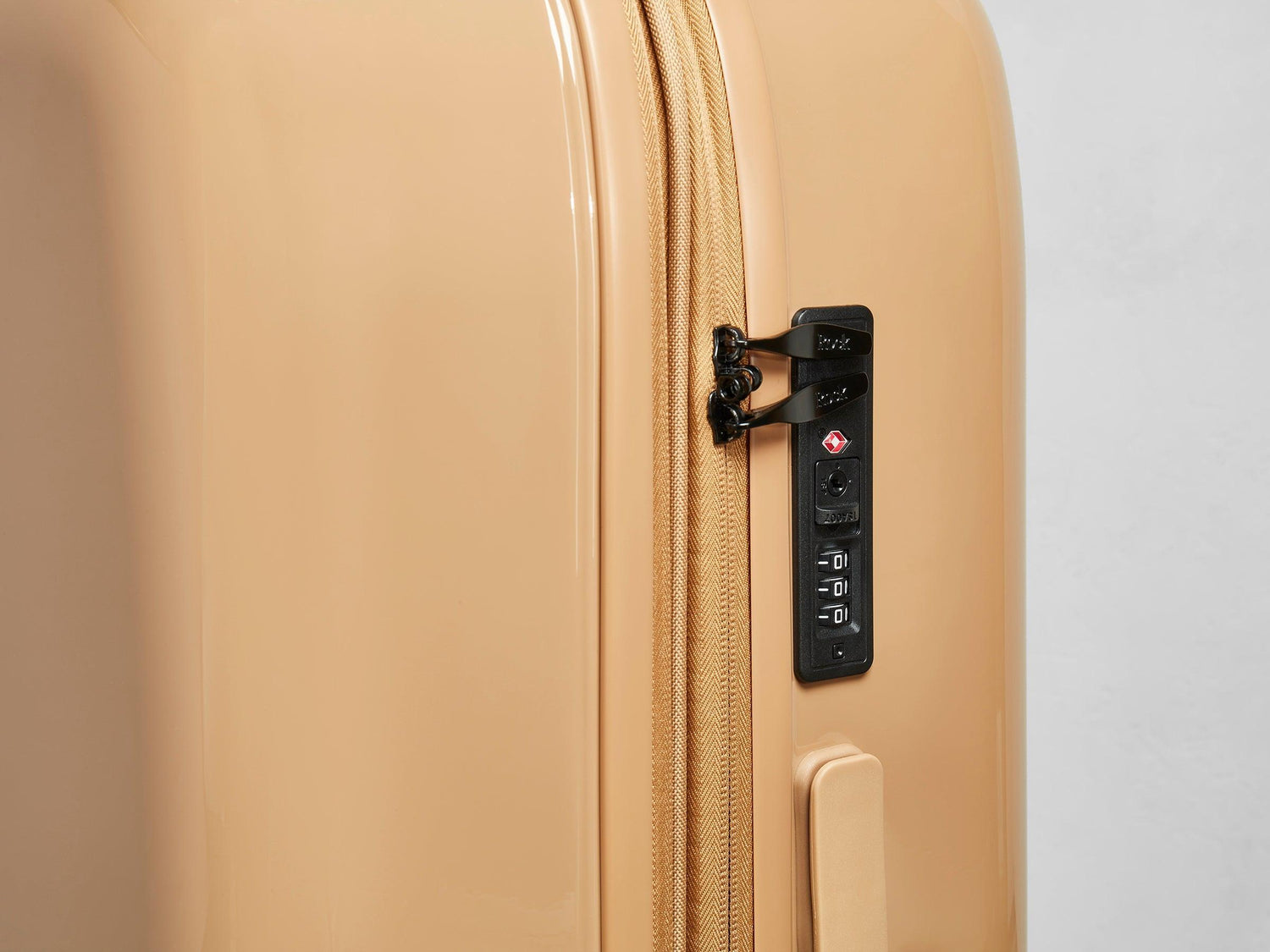Rock Gelato Medium Suitcase